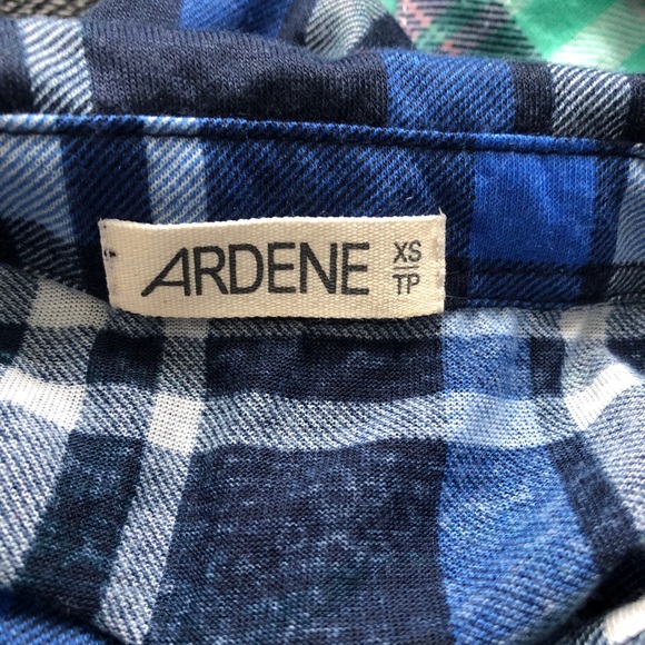 2 Ardene plaid shirts - Picture 3 of 5